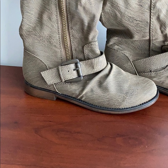 Tall boots - Picture 2 of 6